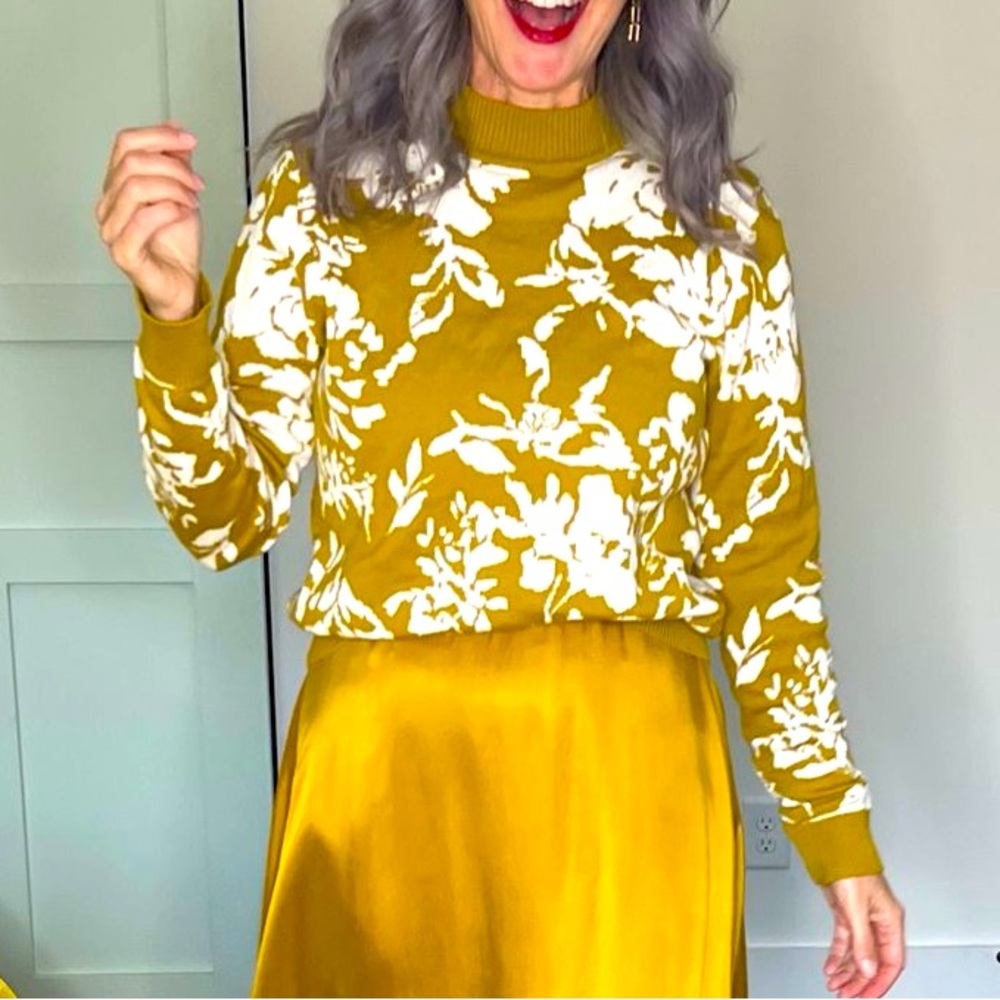 Amour Vert Almira Sweater Gold & White floral 100% Organic Cotton Size L